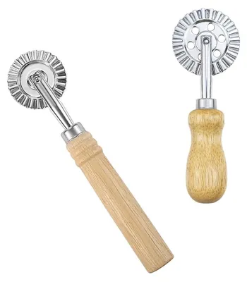 Productafbeelding van Set van 2 deegwieltjes met houten handvat - 16 cm & 14 cm