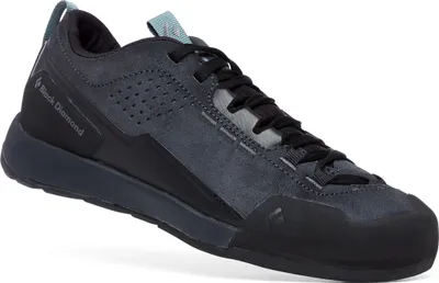 Schwarze Lifestyle-Schuhe für Damen von Black Diamond; Modell "Technician Lthr WAprch Shs"; mit atmungsaktiven Einsätzen und rutschfester Sohle.