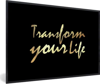 Produktbild von MuchoWow® Gerahmtes Poster Zitat - Leben - Gold - Schwarz 90x60 cm - Poster mit Schwarzem Bilderrahmen Wandposter Rahmen Foto Bilder - Fotorahmen - Foto-Plakat