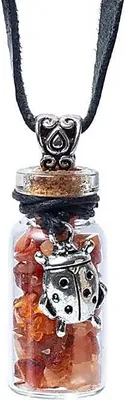 Produktbild von Glas-Geschenkflasche auf Kordel mit Karneol und Marienkäfer – Set mit 5 Stück – 3,6 cm