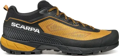 Zustiegsschuh "Rapid LT" von Scarpa in Schwarz und Gold mit griffiger Sohle und atmungsaktivem Obermaterial.