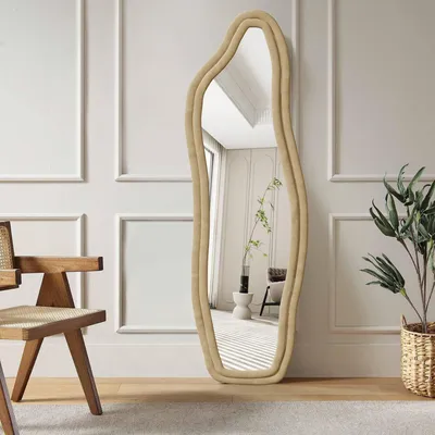 Zdjęcie produktu dla Lustro stojące 145x45 cm, asymetryczne zakrzywione lustro podłogowe z drewnianą ramą pokrytą flanelą, lustro ścienne lub wiszące