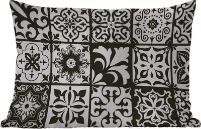 Produktbild von MuchoWow® Outdoor Kissen - Muster - Schwarz - Weiß - Blumen - Abstrakt - 50x30 cm - Wetterfest - Lounge Kissen - Sofa kissen - Wohnzimmer Dekoration