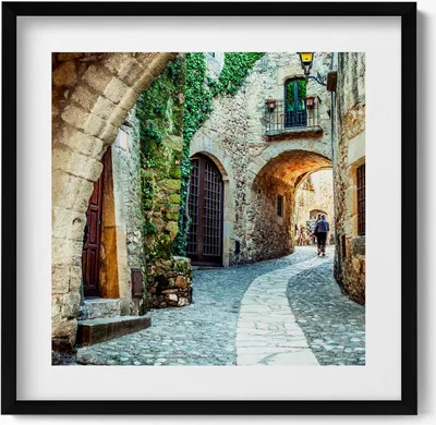 Produktbild von Eine alte Straße in der Stadt– Wandbild mit Rahmen – Gerahmtes Bild  – Wanddekoration – 50x50 cm –  Schwarz Rahmen