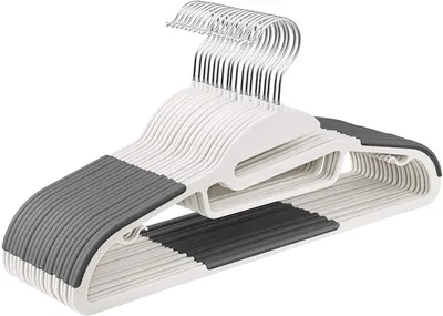 Produktbild von SONGMICS Kleiderbügel, 20 Stück, Anzugbügel aus Kunststoff, gut belastbar, S-Form-Öffnung, rutschfest, Dicke 0,5 cm, platzsparend, um 360° drehbarer Haken, 41,5 cm lang, weiß-dunkelgrau CRP041WG02