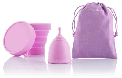 Productafbeelding van Menstruatiecup met Accessoires - Herbruikbare Cup - Intieme Hygiëne - Medische Siliconen - Maat S en L - Paars