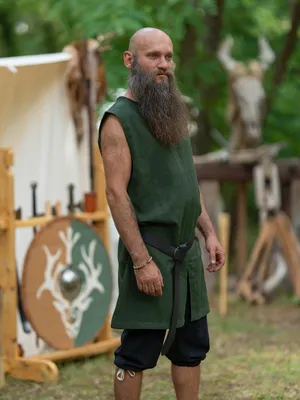 Produktbild von Schlichte Mittelalter Tunika ärmellos Grün "Viggo" L