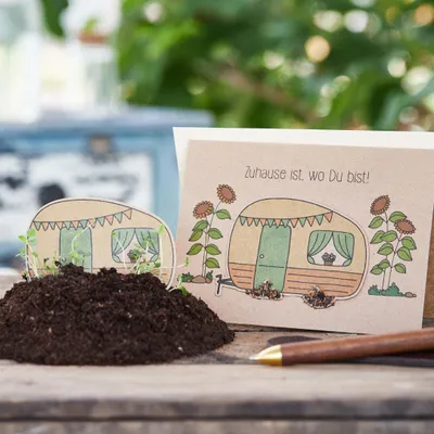 Produktbild von Grußkarte 'Zuhause ist, wo Du bist' - Saatstecker-Karte mit Wohnmobil und eingearbeiteten Wildblumensamen - für viele Anlässe