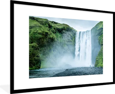 Produktbild von MuchoWow® MuchoWow® Gerahmtes Poster Wasserfall - Island - Grün 90x60 cm - Poster mit zchwarzem Bilderrahmen - Wanddekoration - Fotos