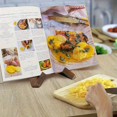 Produktbild von Handgefertigter Kochbuchständer aus Holz – Stilvoller Küchenhelfer