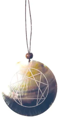 Produktbild von Muschelschmuck mit Gravur "Enneagramm" 6cm
