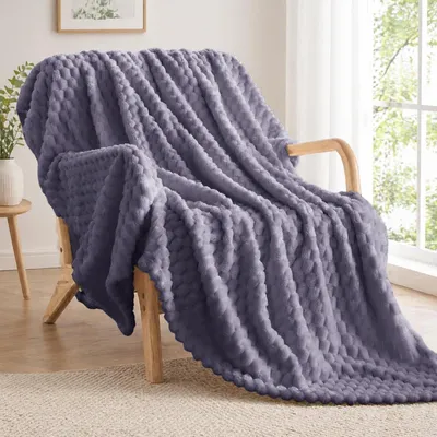 Produktbild von Weiche Fleecedecke 150x200 cm - Kuscheldecke für Couch und Sofa, Warme Wohn- und Kuscheldecke, Leichte Sofadecke, Atmungsaktive und Pflegeleichte