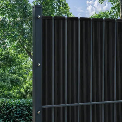 Produktbild von paramondo PVC-Vertikal Sichtschutzstreifen Hart, 4,75 cm x 75 m, anthrazit Vertikalstreifen für Doppelstabmatten & Gartenzäune, wetterfest & UV-beständig, inkl. Clips