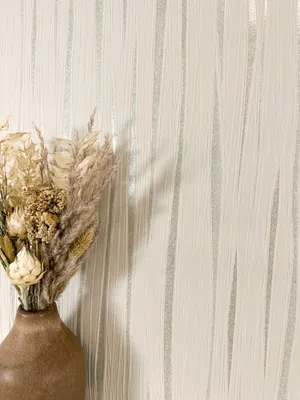 Produktbild von NEWROOM Tapete Creme Vliestapete Linien - Streifentapete Streifen Silber  Wellen Glitzer Glitzertapete Glamour Geschwungene Linien