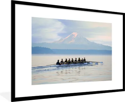 Produktbild von MuchoWow® Gerahmtes Poster Ein Team von Ruderern trainiert 90x60 cm - Poster mit Schwarzem Bilderrahmen Wandposter Rahmen Foto Bilder - Wanddekoration - Fotos