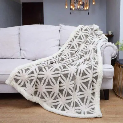 Obrázok produktu pre Teplá deka na gauč z flanelu a sherpy, 150 x 200 cm, nadýchaná sivá deka