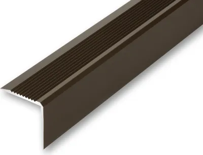 Produktbild von (18,00EUR/m) 43 x 43 x 900 mm Treppenwinkel bronzefarben gebohrt inkl. Montageset Treppenkantenprofil Treppenkante grob gerieft, stabil und rutschhemmend Innenmaß 40 x 40 mm