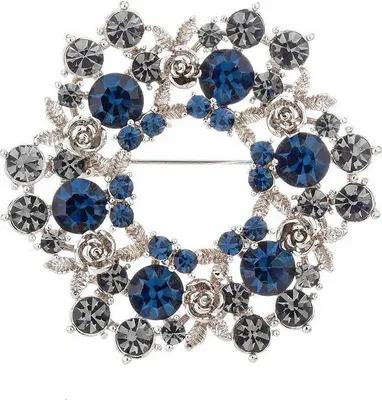 Imagen del producto de Corona con broche de rosas
