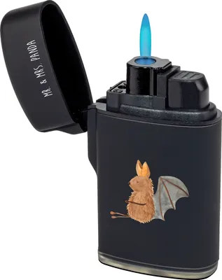 Produktbild von Mr. & Mrs. Panda Feuerzeug Fledermaus Sitzen - Schwarz - Geschenk, zigarettenanzünder, Feuerzeuge, anzünder, Lustige Sprüche, Fledermäuse, sturmfeuerzeuge, Motivation