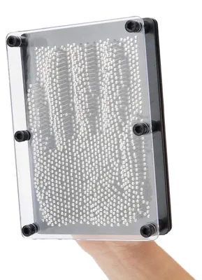 Produktbild von Kreatives 3D Nagelbild für Handabdrücke, 18x13cm – 3D Pin-Art-Spielzeug mit 2160 Metallstiften, schwarz/silber, immer wieder verwendbar
