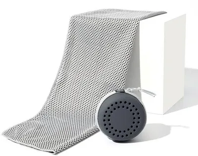 Productafbeelding van Compacte, superabsorberende microvezel droogdoek, ideaal voor kamperen, fitness, het strand en zwemmen, met een rond opbergdoosje.