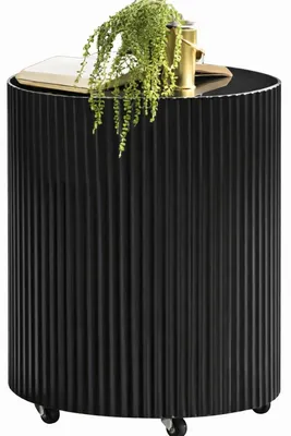 Image de Élégante table d'appoint noire à la structure nervurée et aux pieds à roulettes