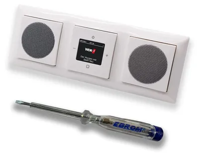 Produktbild von Busch Jäger DAB+ Unterputzradio 8215U-101 Komplettset Balance Si alpinweiß 2 x Lautsprecher im 3fach Rahmen + EBROM Phasenprüfer z. Montage der Geräte