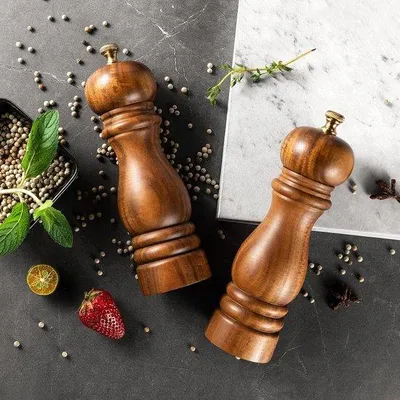 Produktbild von Famanu Set aus handgefertigten Holz-Pfeffer- und Salzstreuern mit keramischem Mahlwerk, 18 cm, nachfüllbar