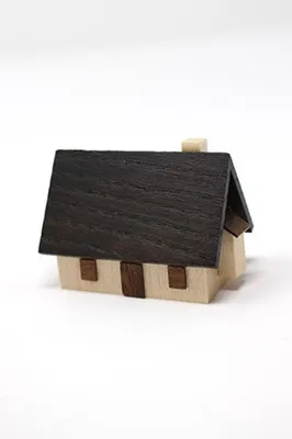 Zdjęcie produktu dla Miniaturowy domek z Gór Koleńskich, szer. x wys. 4 x 4 cm, NOWY + E1475