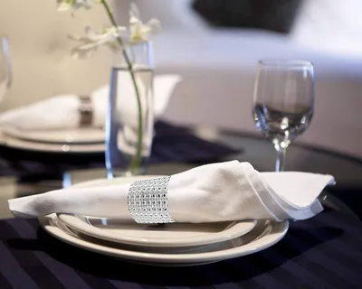Produktbild von Serviettenringe für Hochzeiten/Geburtstage – 50 Stück mit Klettverschluss