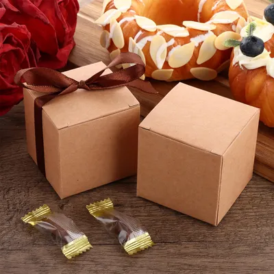 Productafbeelding van Geselecteerde cadeauverpakkingen met deksel, 50 stuks, afmetingen 5,5 x 5,5 x 5,5 cm. Kleine cadeauboxen