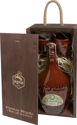 Produktbild von Lubelski Met Pó³torak-Einhalber (Keramik) Geschenkset in einer dunklen leichten Holzbox mit kleinen Keramikbechern | 500ml | 16% Alkohol Metwein | Polnische Produktion