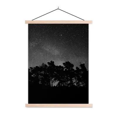 Produktbild von MuchoWow® Textilposter Sternenhimmel - Wald - Himmel - Schwarz - Bäume 40x53 cm mit holzfarbenen Rahmen - Schlafzimmer