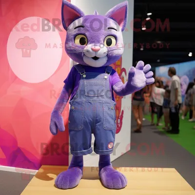Produktbild von Lila-Katzen REDBROKOLY Maskottchen kostüm mit Jeansshorts und Schnürsenkeln
