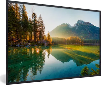 Produktbild von MuchoWow® Gerahmtes Poster See - Wald - Berge - Natur - Sonne - Landschaft 90x60 cm - Poster mit Schwarzem Bilderrahmen Wandposter Rahmen Foto Bilder - Fotorahmen - Foto-Plakat