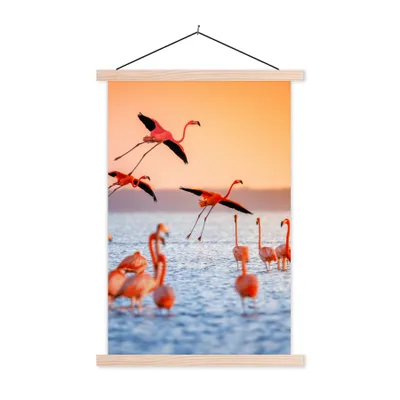 Produktbild von MuchoWow® Textilposter Vogel - Flamingo - Wasser - Sonnenuntergang - Rosa 40x60 cm mit holzfarbenen Rahmen - Poster