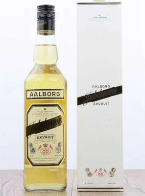 A bottle of Aalborg Jubiläums Akvavit and its presentation box.