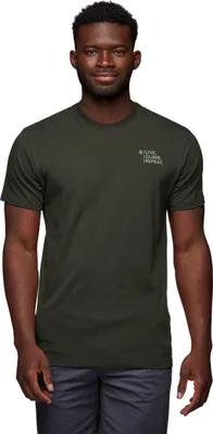 Schwarzes T-Shirt für Herren von Black Diamond; Modell "Desert To Mountain Tee"; in olivgrün mit Logo auf der Brust.