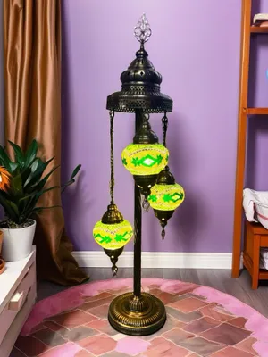 Produktbild von Handgemachte türkische Tischlampe mit 3 bunten Mosaik-Glaskugeln – stilvolle Nachttischlampe für Wohnzimmer und Schlafzimmer