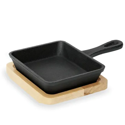 Produktbild von WAS Germany Mini servírovací pánev s dřevěnou trojnožkou a rukojetí 12,5 x 10,5 x 2,5 cm litina