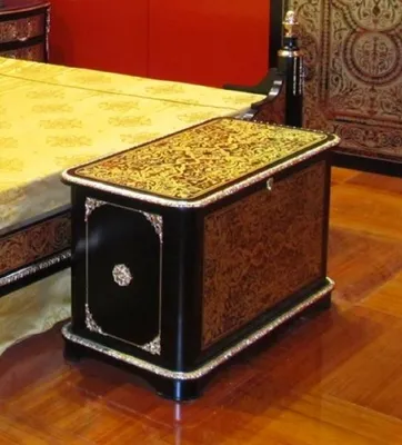 Zdjęcie produktu dla Casa Padrino Luxury Baroque Boulle Chest Black / Red / Gold / Silver - Ręcznie wykonana komoda z litego drewna w stylu barokowym - Barokowe meble do sypialni - Luksusowa jakość pierwszej klasy - Wyprodukowano we Włoszech