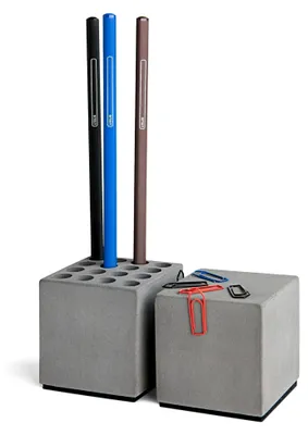 Produktbild von Schreibtischset aus Beton mit Stiftehalter und magnetischem Büroklammernspender
