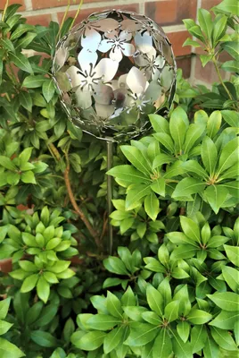 Produktbild von Rosenkugel Flower 15 cm Edelstahl matt gebürstet mit Stab 80 cm