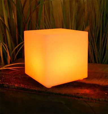 Produktbild von LED Lampe Würfel 15x15 cm mit Akkufunktion und RGB Fernbedienung Sauna-Lampe Tischlampe