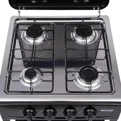 Obrázok produktu pre Prenosný plynový varič Gaskocher s 4 horákmi, určený na použitie s plynovou bombou, vhodný na outdoorové použitie. Obsahuje oceľové krytky horákov, je čiernej farby. Vhodný na kempovanie, cestovanie, turistiku a pikniky