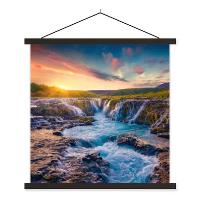 Produktbild von MuchoWow® Textilposter Wasserfall - Pflanzen - Moos - Landschaft - Sonnenuntergang - Fels 120x120 cm mit schwarzem Rahmen - Aufhängungsset