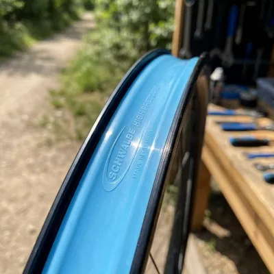 Produktbild von Schwalbe High Pressure Felgenband 25-584 (27,5") TPU Sky-Blue - Pannensicherh...
