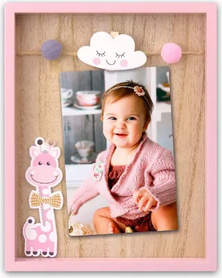 Produktbild von ZEP Ryan Babyrahmen 10x15 cm rosa Holzrahmen mit Giraffen und Wolkenmotiv