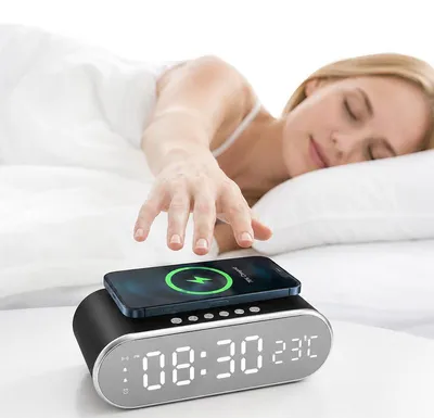 Produktbild von Digitaler Wecker mit Wireless Charging 15W, LED Uhr mit Temperatur & Datum, Doppelalarm, Snooze & 3 Helligkeitsstufen, 12/24 Std., Schwarz