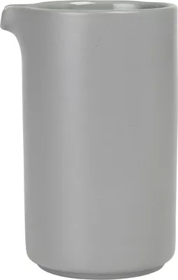 Produktbild von blomus Pilar Krug, Mirage Grey, Keramik, H 15 cm, T 9.5 cm, Ø 8.5 cm, V 0.5 l, 63723